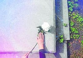 Las despedidas a los seres queridos pasan del entorno físico al formato digital.