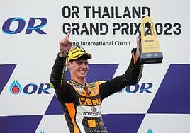 Fermín Aldeguer, en lo más alto del podio, el fin de semana pasado en Tailandia.