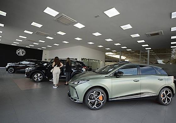 Imagen de archivo de un concesionario en Murcia.