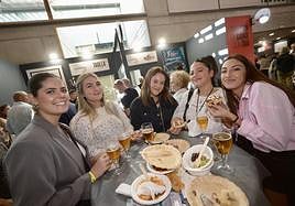 Un grupo de amigas, este domingo, en Región de Murcia Gastronómica.