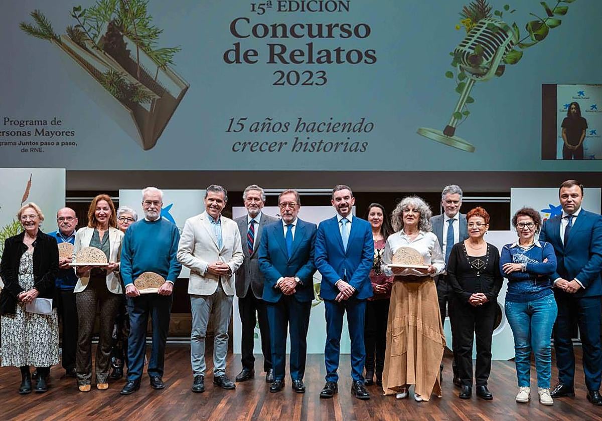 Foto de familia de los ganadores del concurso.