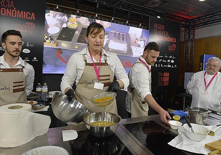 María José Martínez de Lienzo y Julio Velandrino del Ramón, este lunes, en Región de Murcia Gastronómica.
