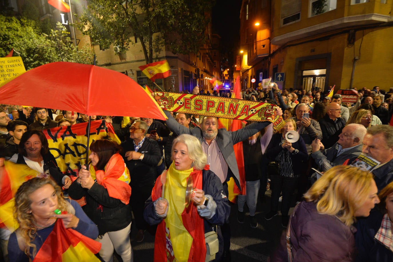 Protesta frente a la sede del PSRM en la calle Princesa de Murcia