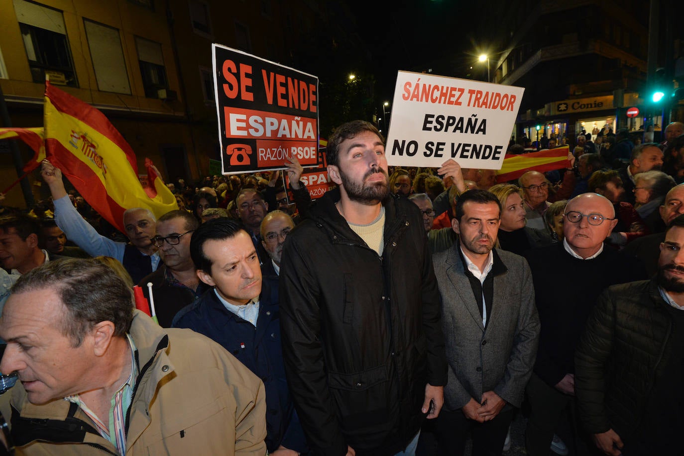 Protesta frente a la sede del PSRM en la calle Princesa de Murcia
