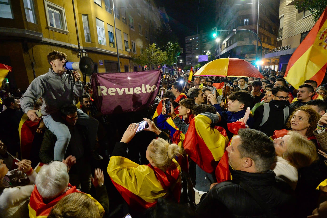 Protesta frente a la sede del PSRM en la calle Princesa de Murcia