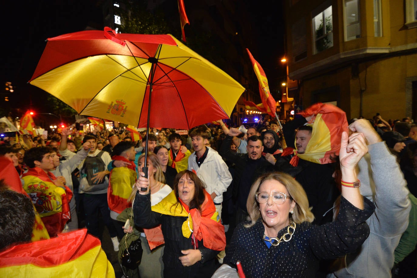 Protesta frente a la sede del PSRM en la calle Princesa de Murcia