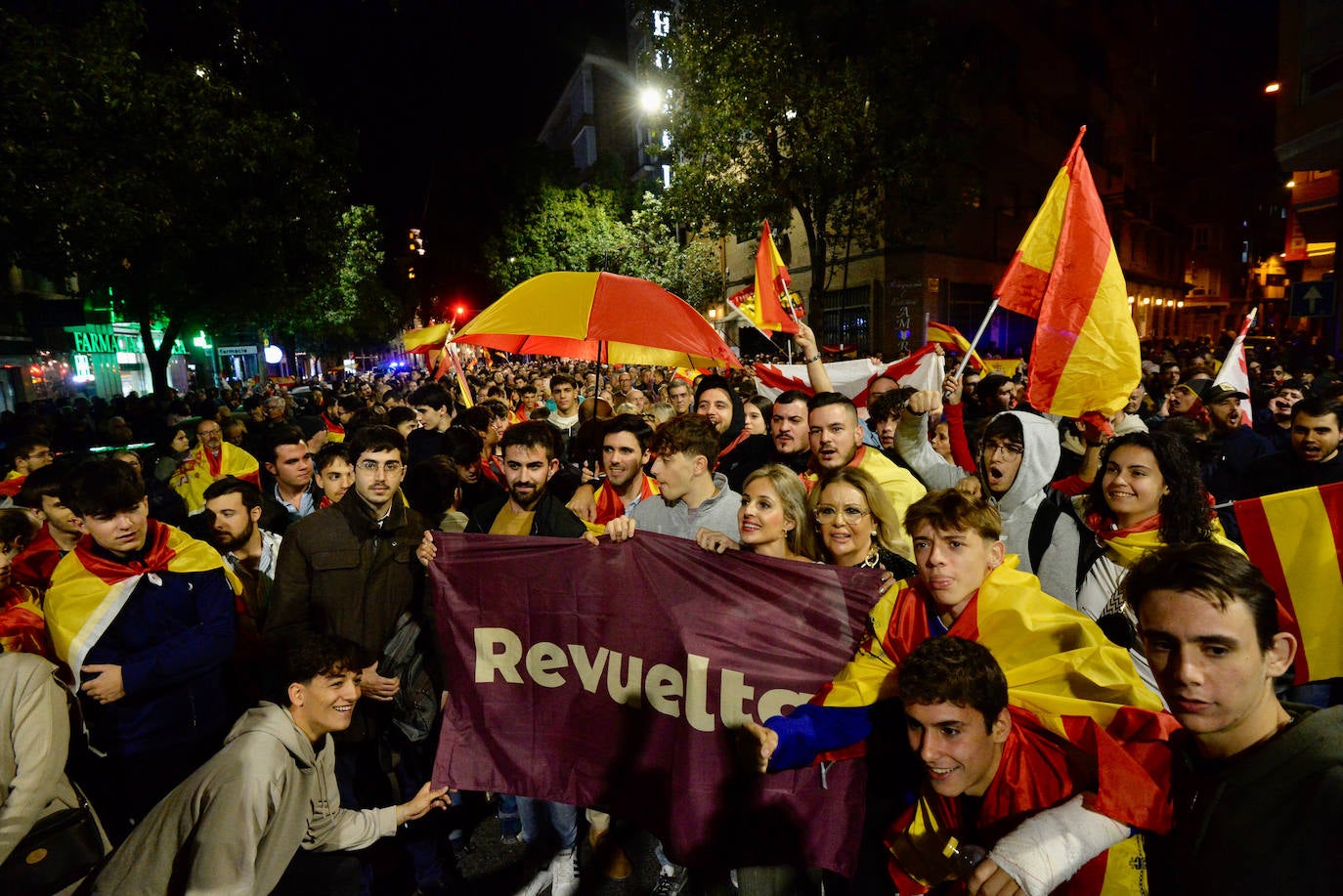 Protesta frente a la sede del PSRM en la calle Princesa de Murcia