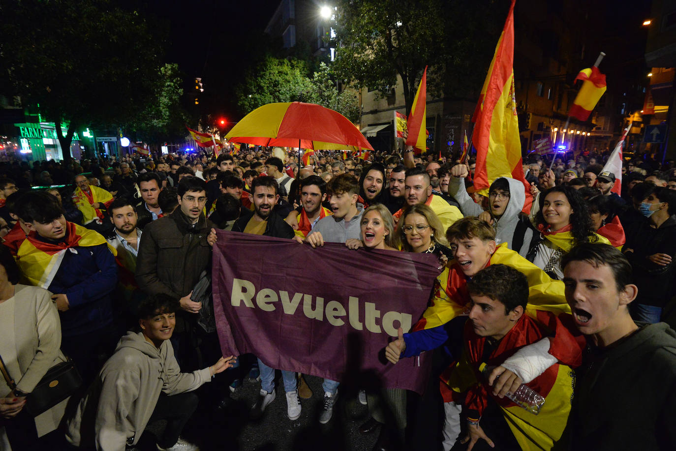 Protesta frente a la sede del PSRM en la calle Princesa de Murcia