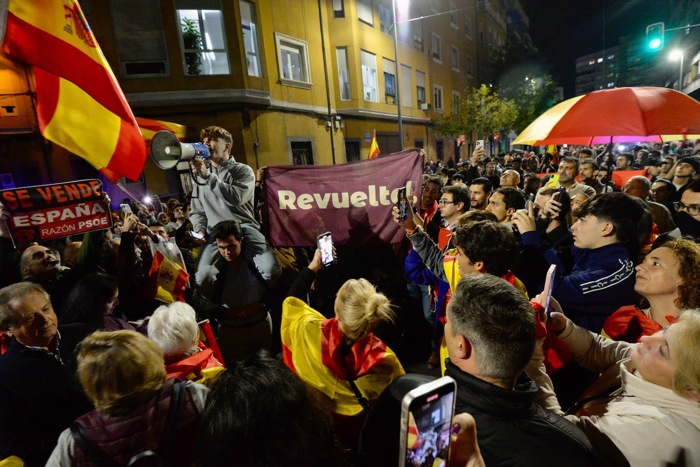 Protesta frente a la sede del PSRM en la calle Princesa de Murcia
