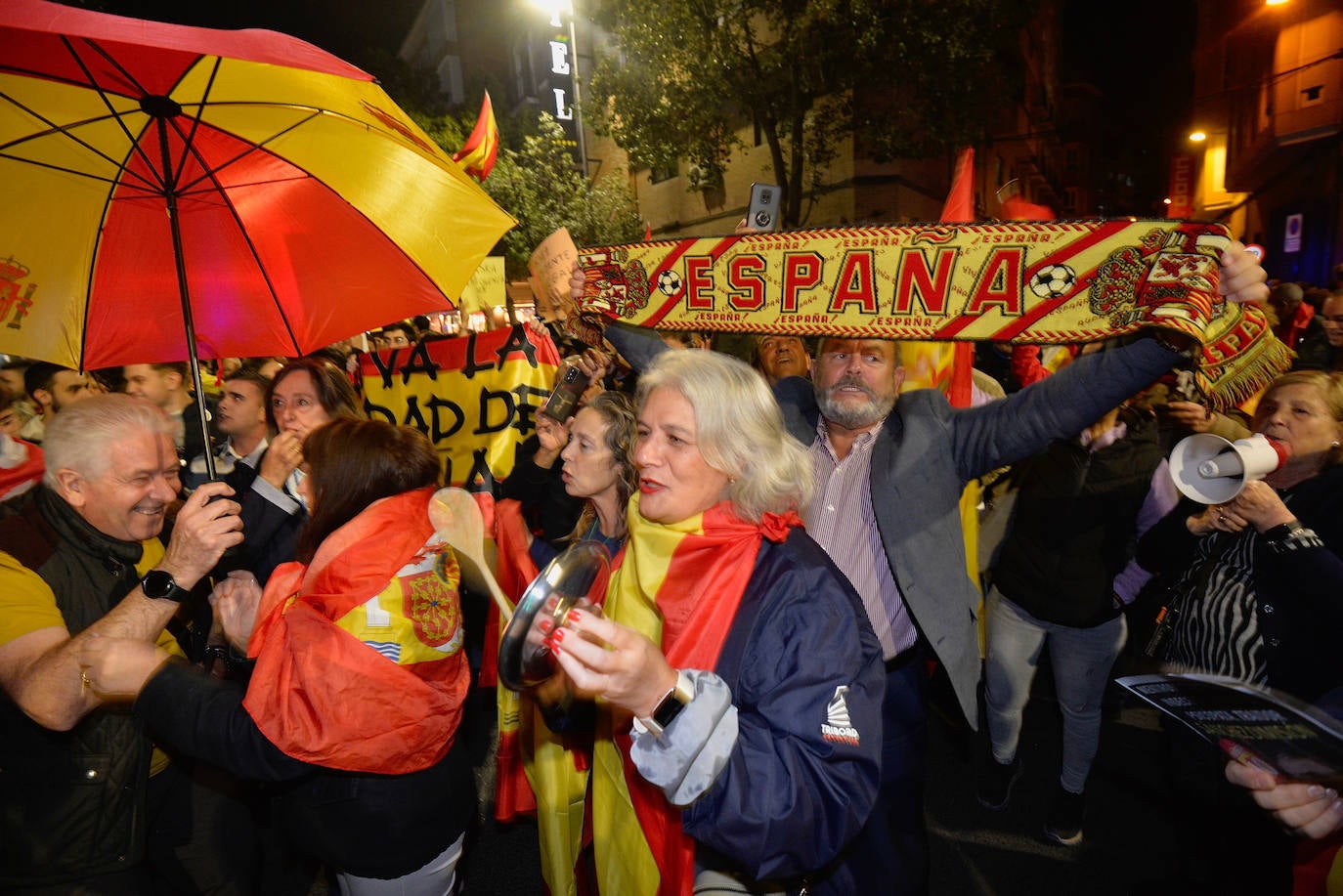 Protesta frente a la sede del PSRM en la calle Princesa de Murcia