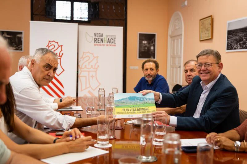Puig, inside the palace, meeting with the advisory council of the Vega Renhace Plan in what was his last official visit to Orihuela.