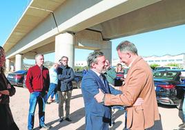 El delegado del Gobierno y el alcalde de Lorca, durante la visita a las obras del AVE en Tercia.