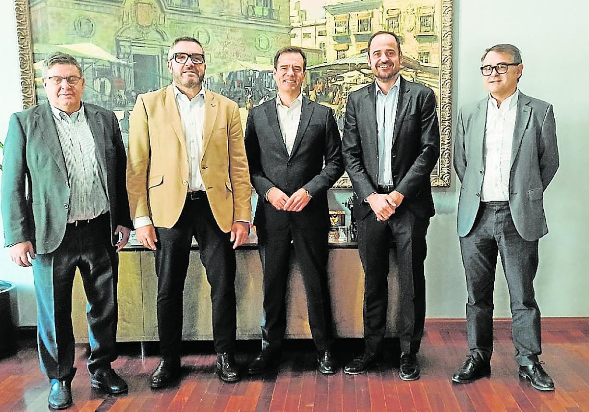 José Daniel Martín, Miguel López Abad, Carlos López Portland, José Mariano Ortín y Valentín Izquierdo, miembros del jurado del Premio Pyme del Año.