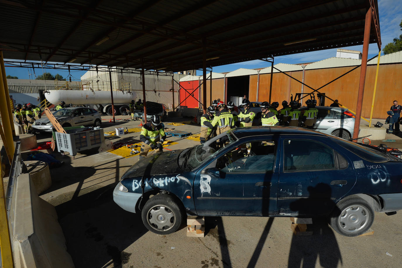 Las prácticas de los alumnos de la academia de formación de bomberos del CEIS, en imágenes