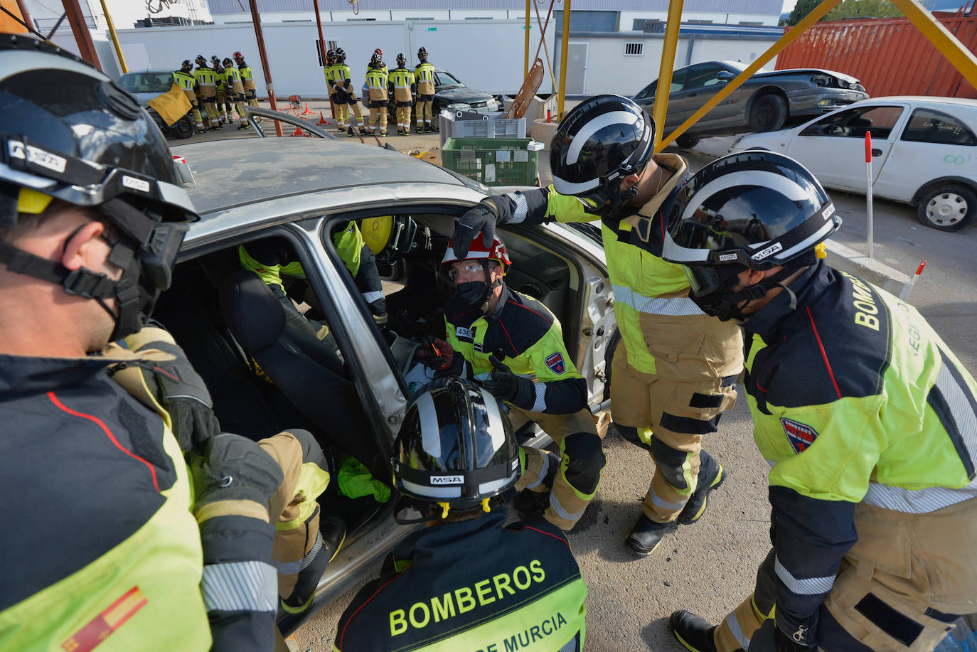 Las prácticas de los alumnos de la academia de formación de bomberos del CEIS, en imágenes