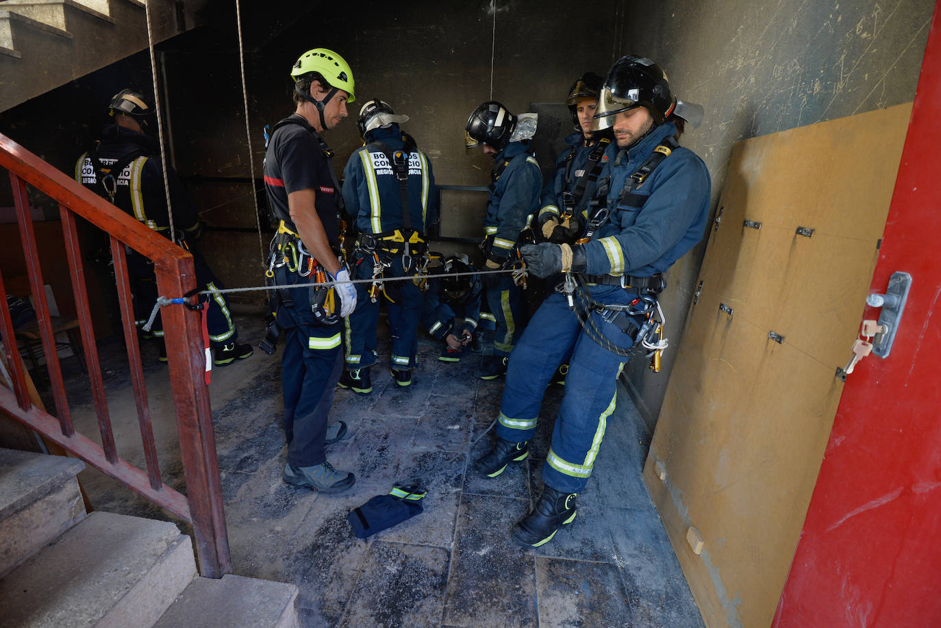 Las prácticas de los alumnos de la academia de formación de bomberos del CEIS, en imágenes