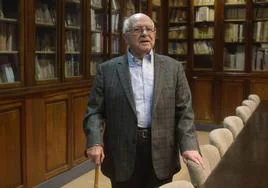 Juan Cano Ballesta (Rincón de Beniscornia, 1932) vivió más de 32 años en Estados Unidos como profesor universitario en Kansas, Yale y Virginia, y esta semana presentó en Murcia su último libro, dedicado a Miguel Hernández.