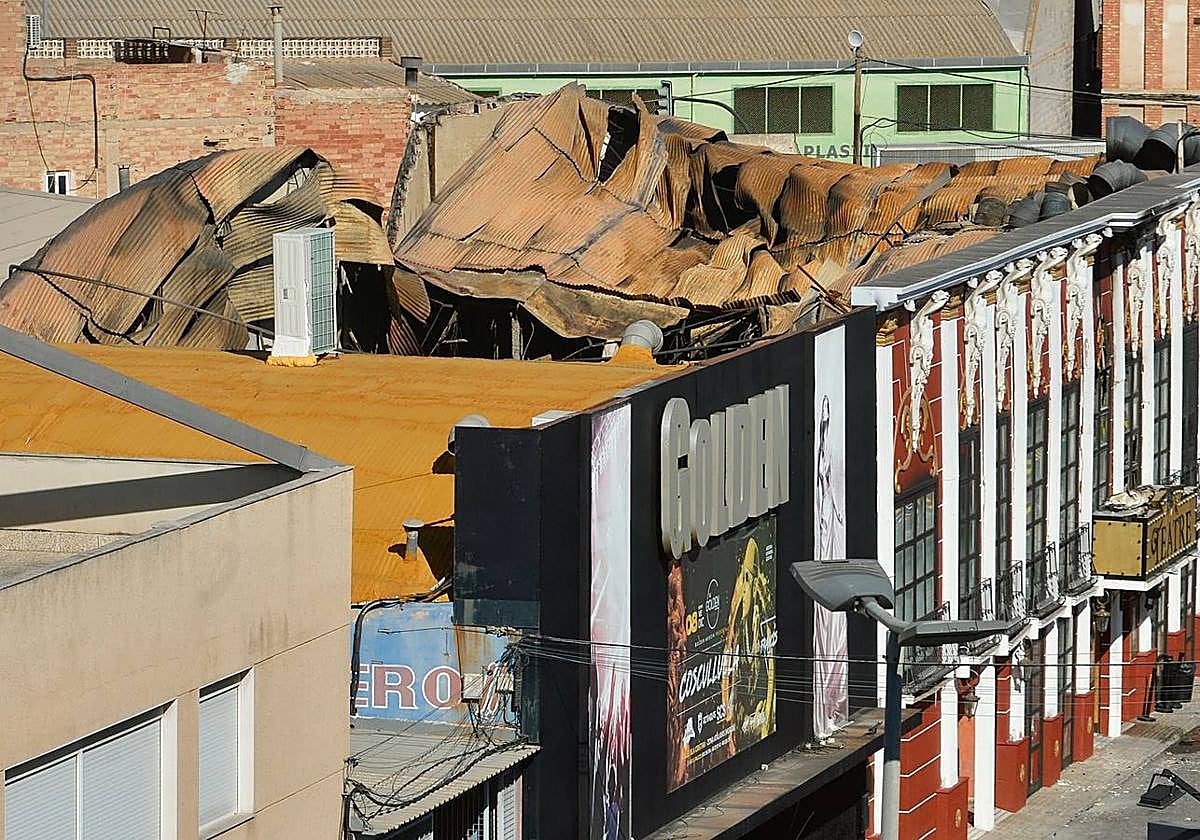 El tejado de las discotecas calcinado.