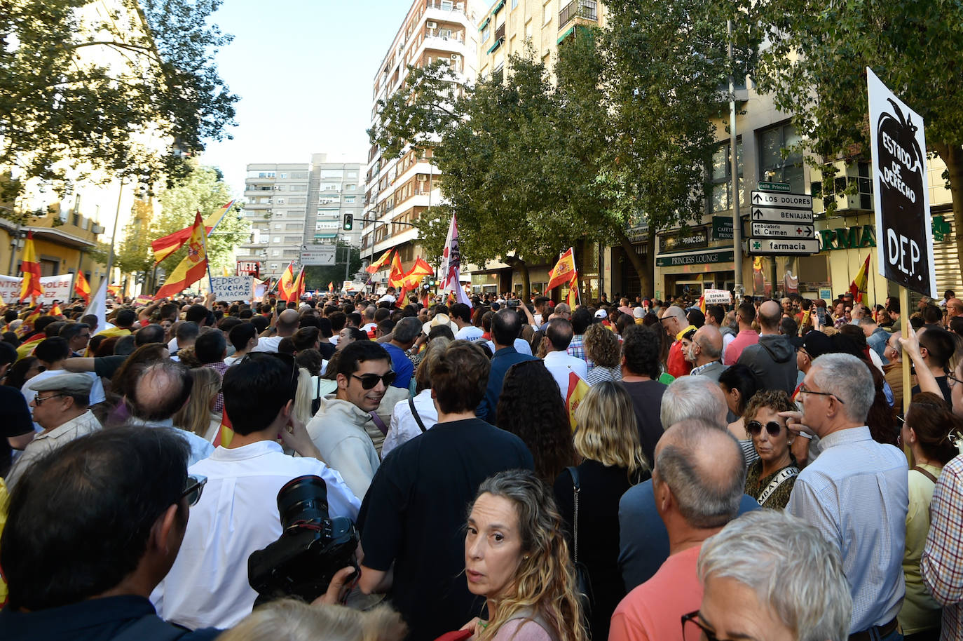 La quinta protesta frente a la sede del PSRM, en imágenes