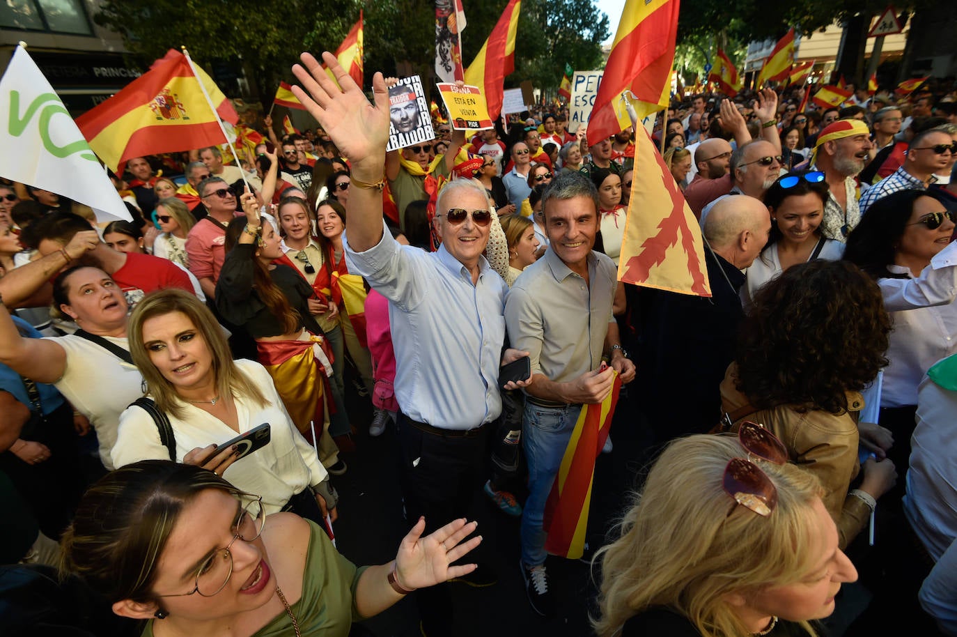 La quinta protesta frente a la sede del PSRM, en imágenes