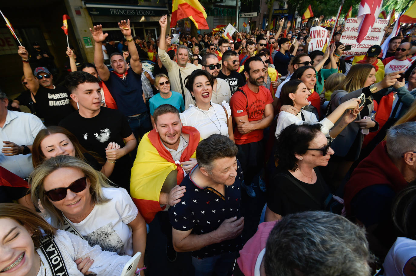 La quinta protesta frente a la sede del PSRM, en imágenes