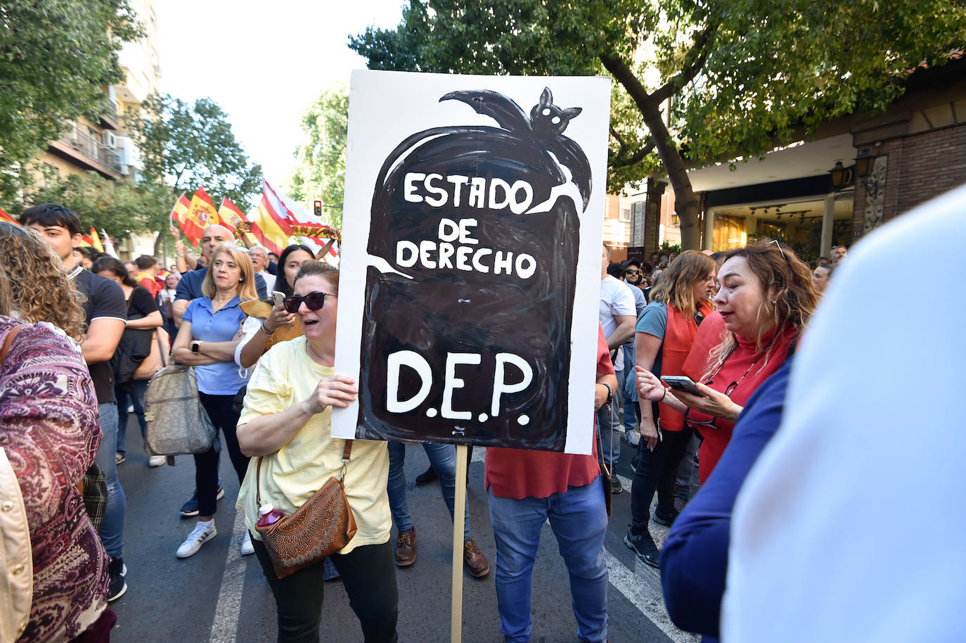 La quinta protesta frente a la sede del PSRM, en imágenes