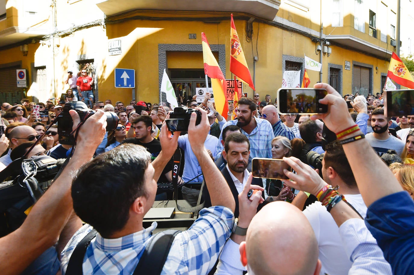 La quinta protesta frente a la sede del PSRM, en imágenes