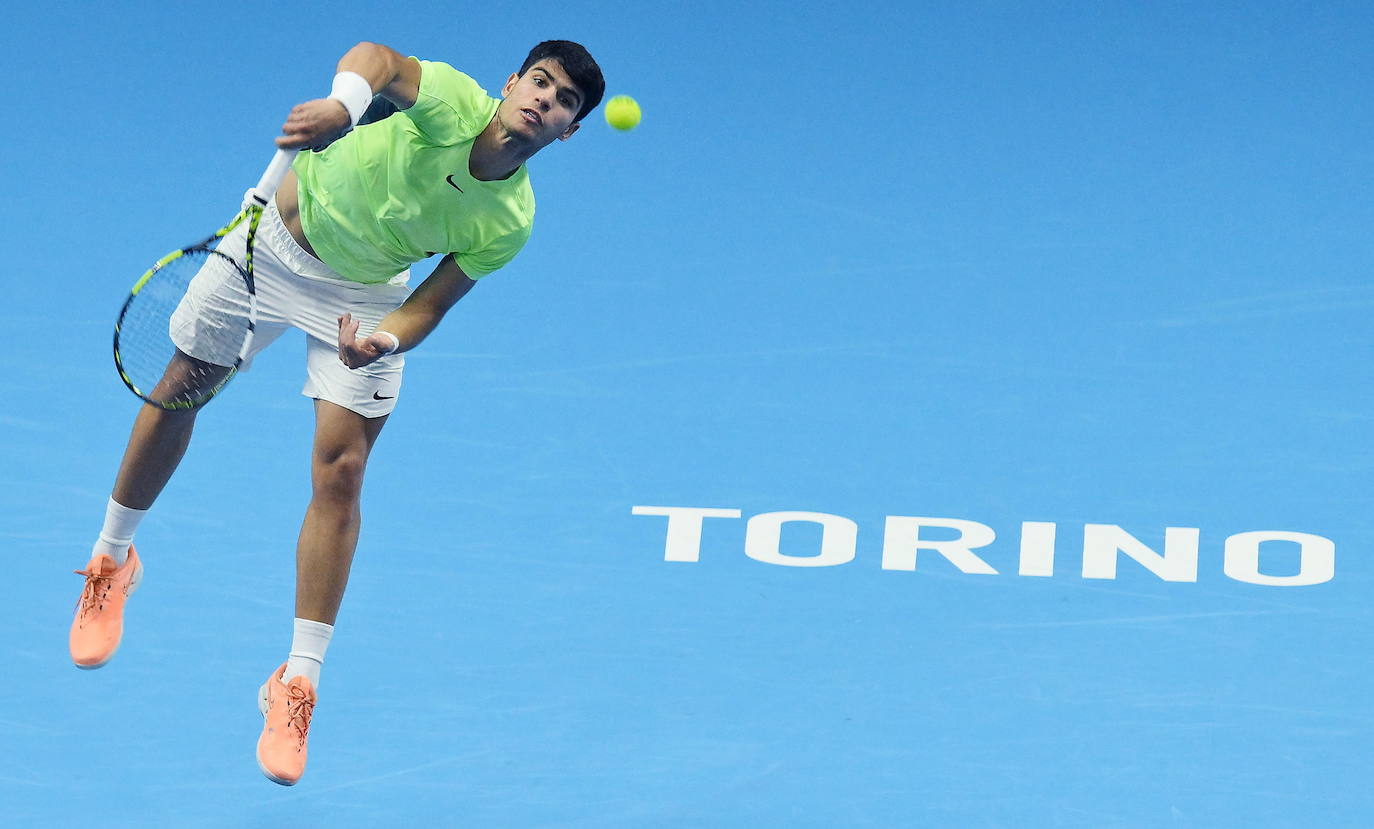 La derrota de Carlos Alcaraz ante Zverev en las Finales ATP, en imágenes