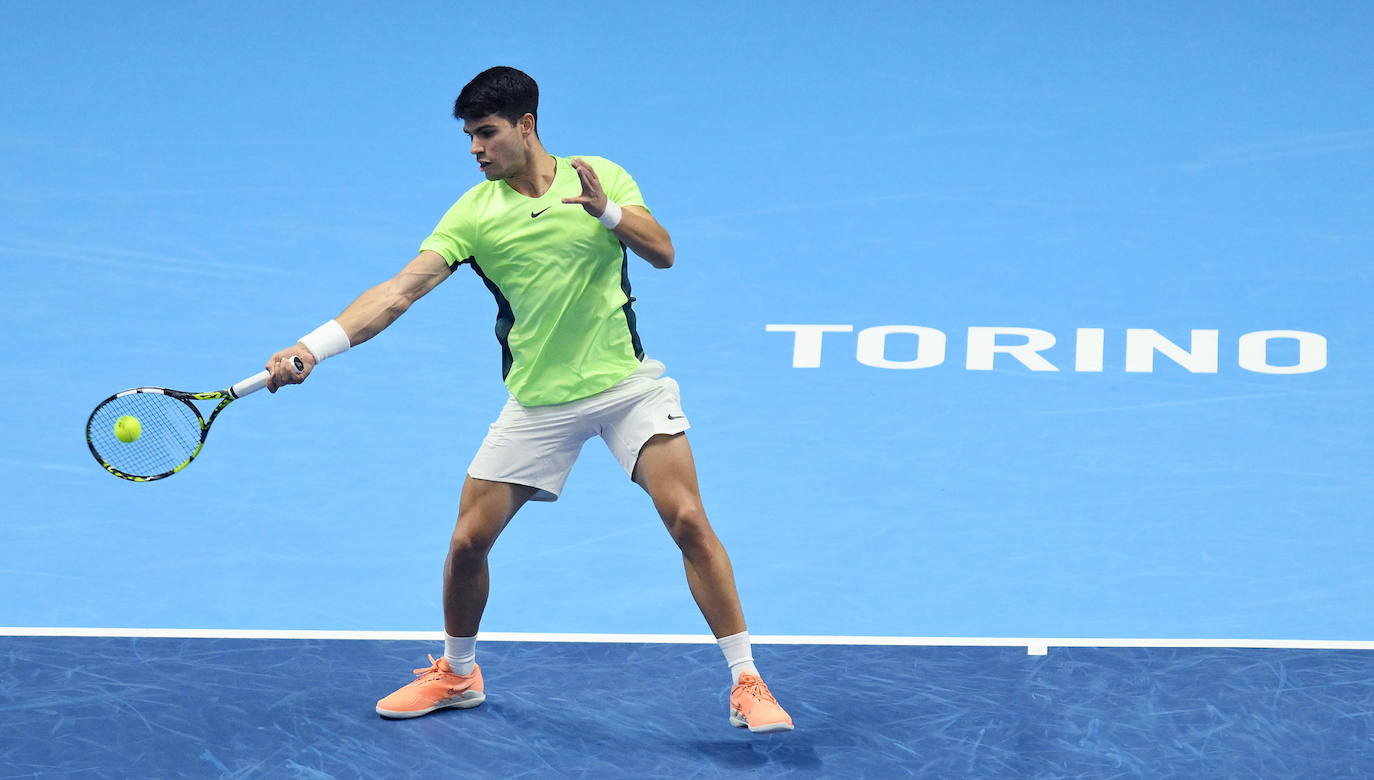 La derrota de Carlos Alcaraz ante Zverev en las Finales ATP, en imágenes