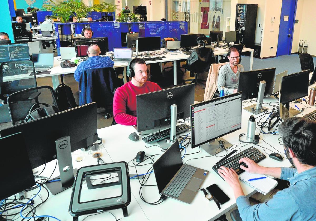 Trabajadores de una empresa de tecnología de Murcia.