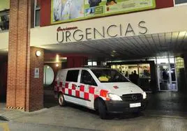 Puerta de Urgencias del hospital Virgen de la Arrixaca, en una fotografía de archivo.