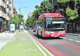 La calle Floridablanca, en la imagen tras las recientes obras de movilidad, ha sido uno de los principales focos de contaminación acústica en años anteriores, según los mapas vigentes.