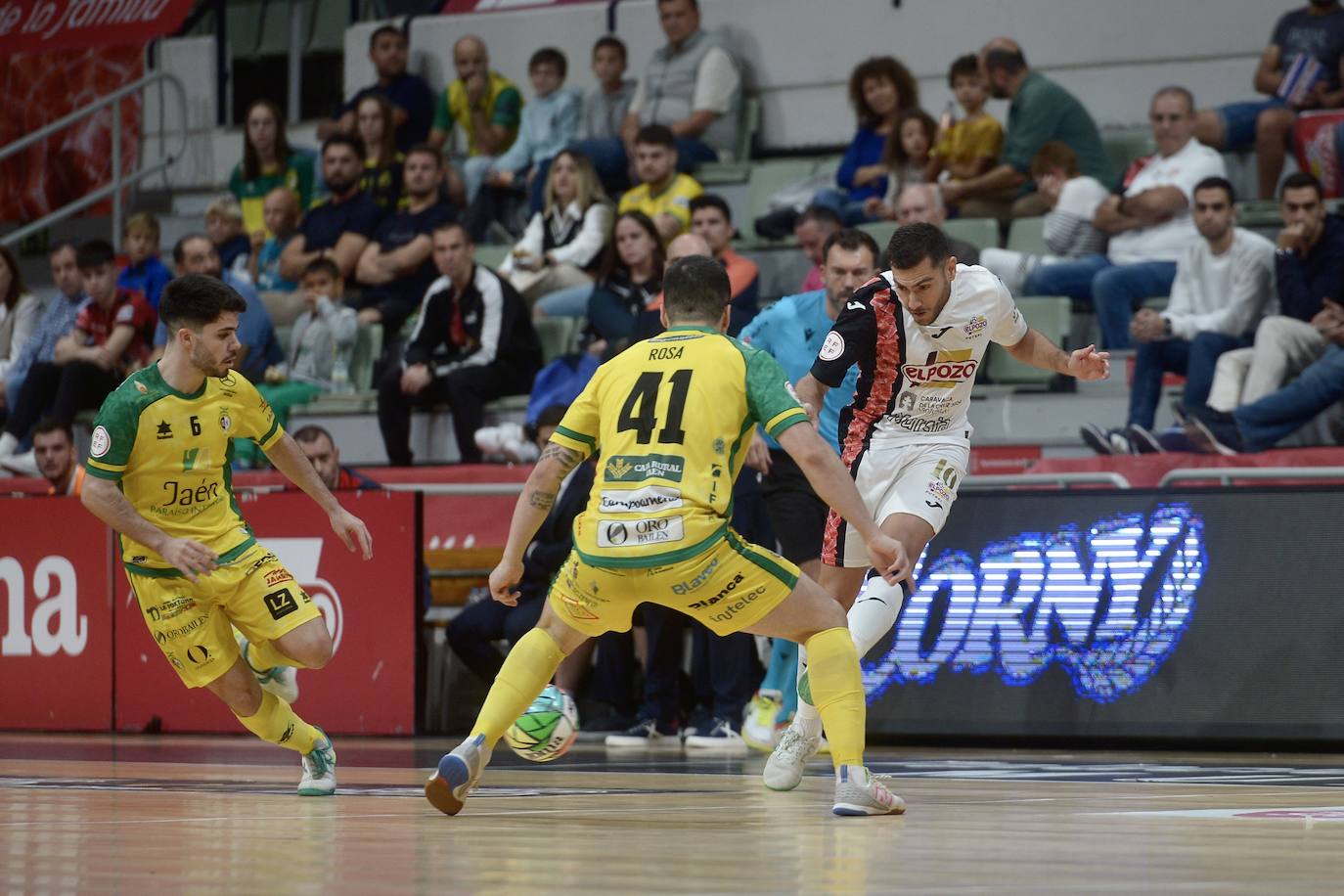 Las imágenes del partido ElPozo-Jaén (3-2)