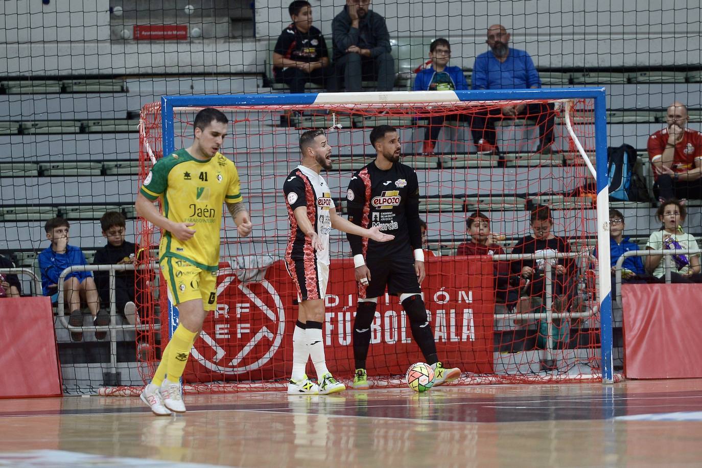 Las imágenes del partido ElPozo-Jaén (3-2)