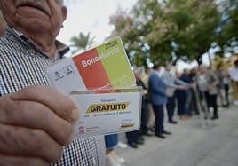 La tarjeta del Bono Tricolor para acceder a la campaña de gratuidad del transporte público.