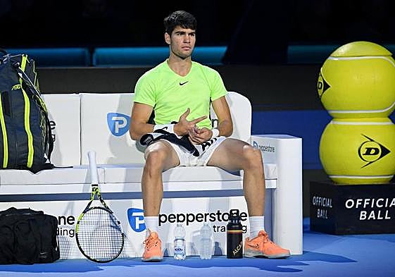 Carlos Alcaraz, en un descanso del partido que ganó el miércoles a Rublev.