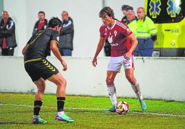 Marc Baró encara a Soldevila en el Intercity-Real Murcia del pasado sábado.