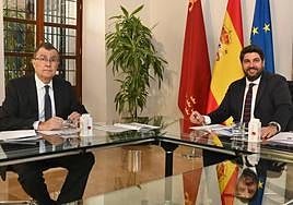 El alcade de Murcia, José Ballesta, junto al presidente de la Comunidad, Fernando López Miras, este lunes.
