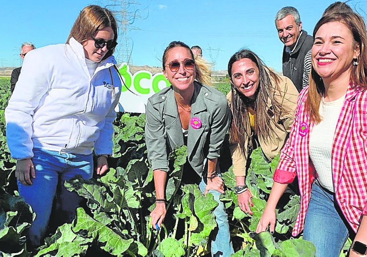 La consejera Sara Rubira junto a la madrina de la campaña de +Brócoli, Gemma Mengual.