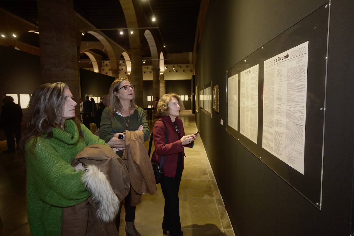 La inauguración de la exposición por el 100 aniversario del Suplemento Literario de LA VERDAD, en imágenes