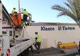 El kiosko El Tintero está ubicado entre la playa del Cura y las 'piscinas naturales' del paseo Juan Aparicio.