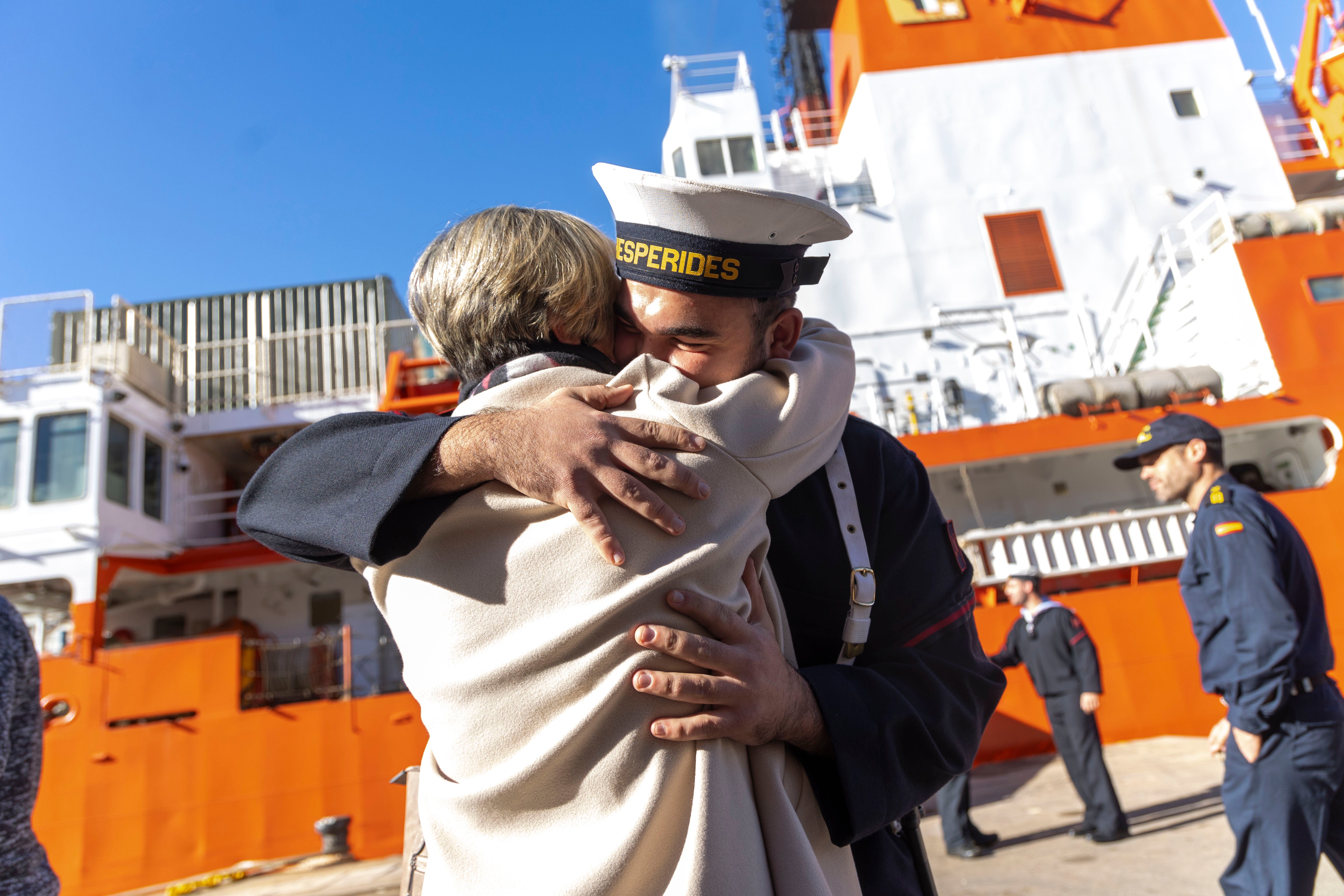 La partida del &#039;Hespérides&#039; hacia la Antártida, en imágenes