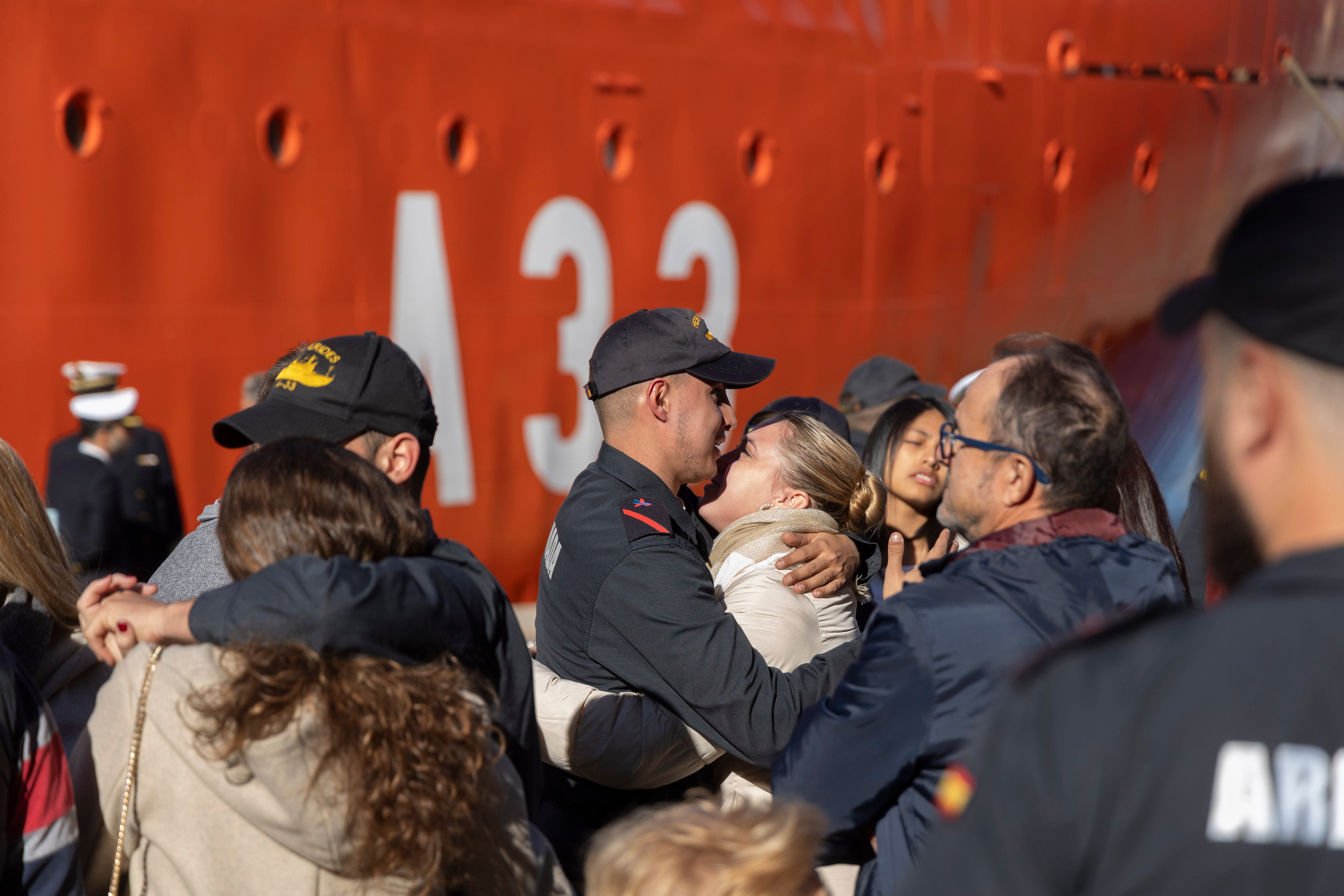 La partida del &#039;Hespérides&#039; hacia la Antártida, en imágenes