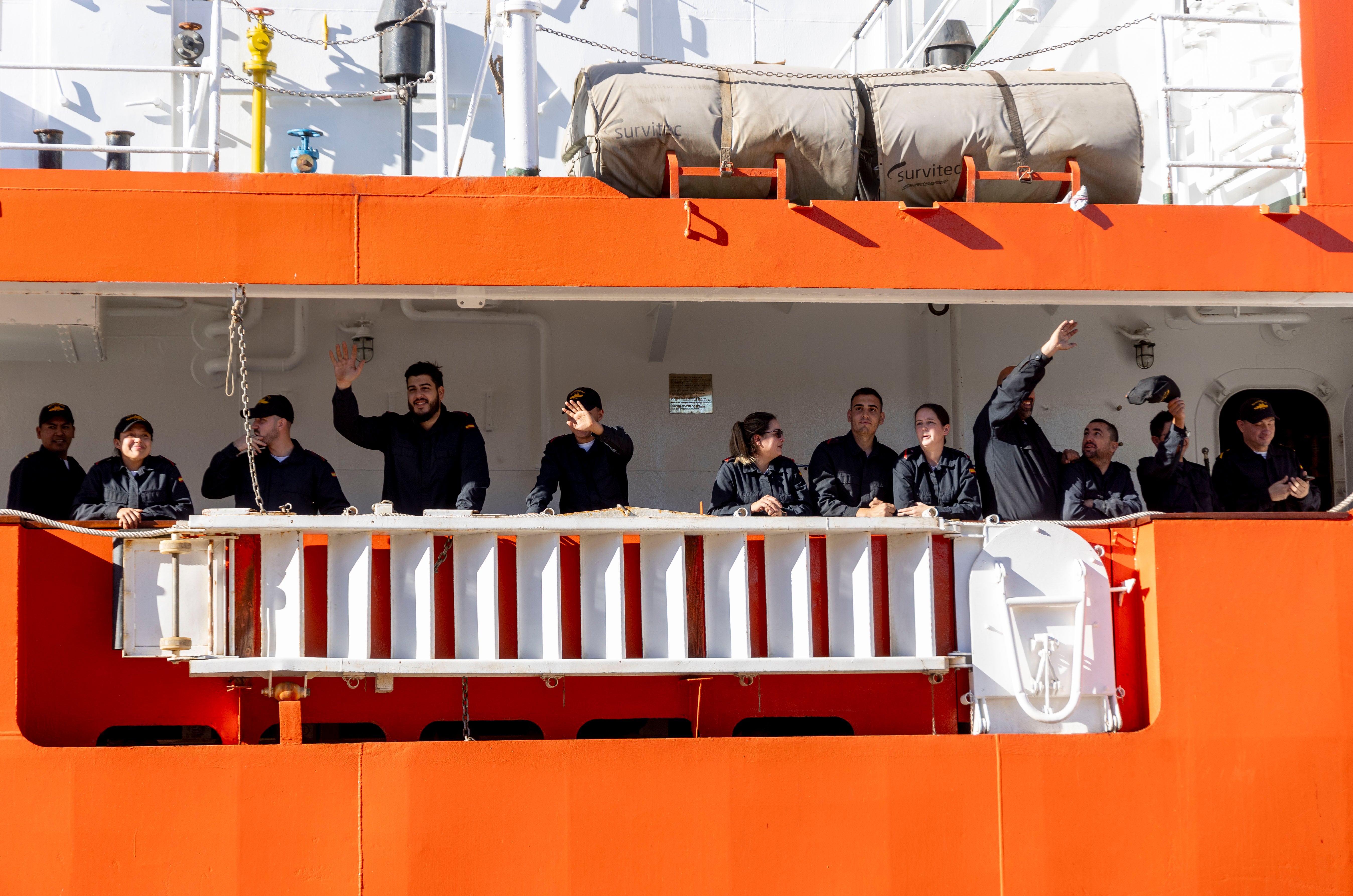 La partida del &#039;Hespérides&#039; hacia la Antártida, en imágenes