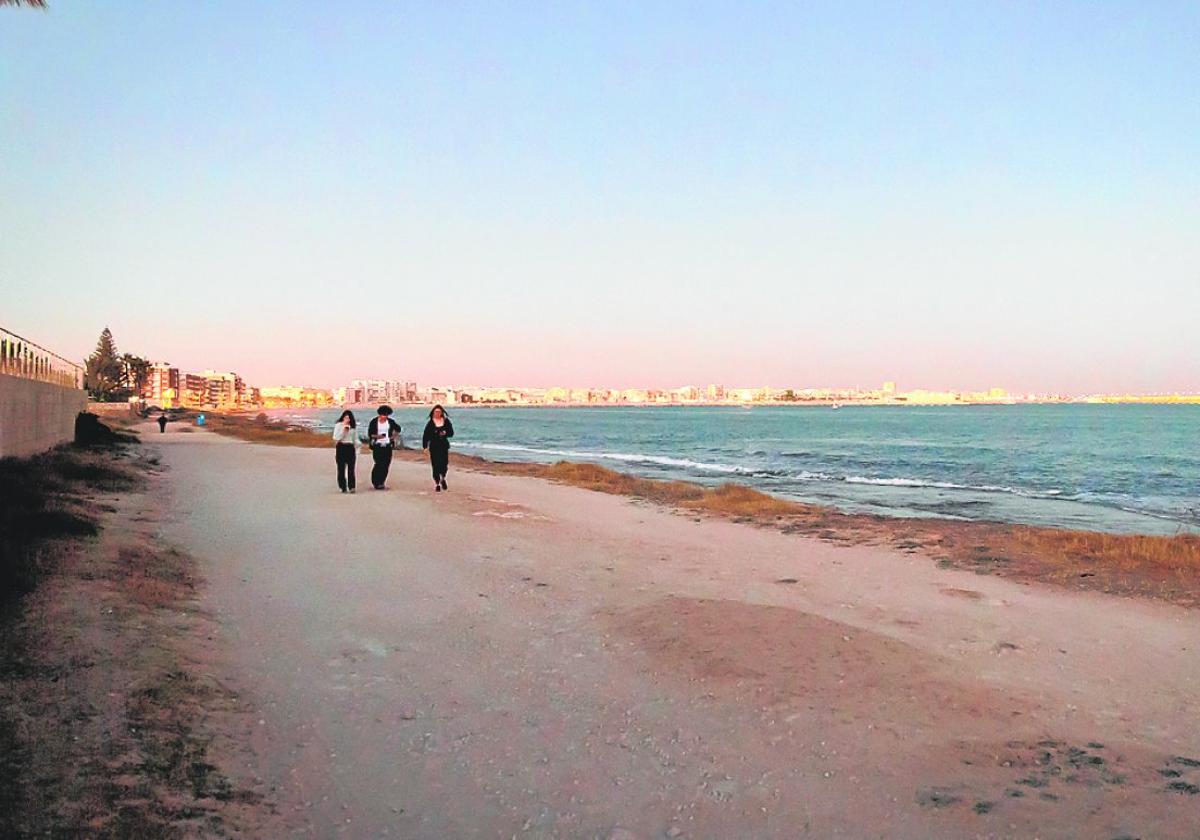 Terrenos a pie de playa que se destinarán al futuro paseo marítimo.