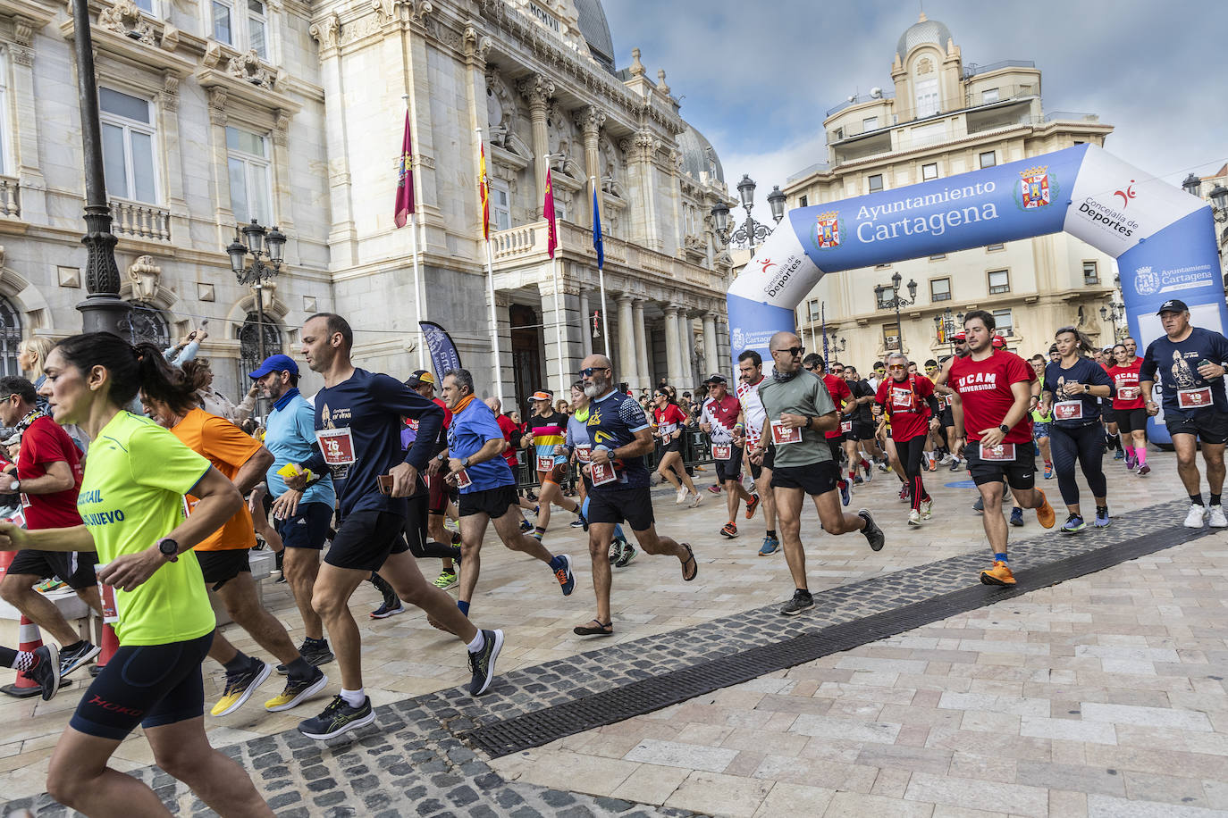 Las imágenes de la carrera solidaria de los Cuatro Santos en Cartagena