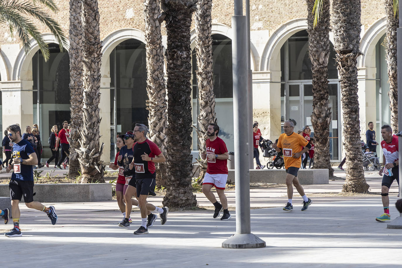 Las imágenes de la carrera solidaria de los Cuatro Santos en Cartagena