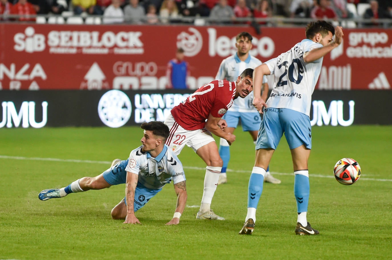 La derrota del Real Murcia frente al Málaga, en imágenes