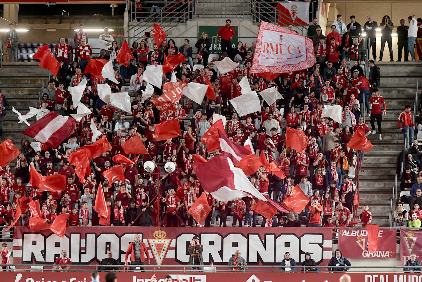 La derrota del Real Murcia frente al Málaga, en imágenes