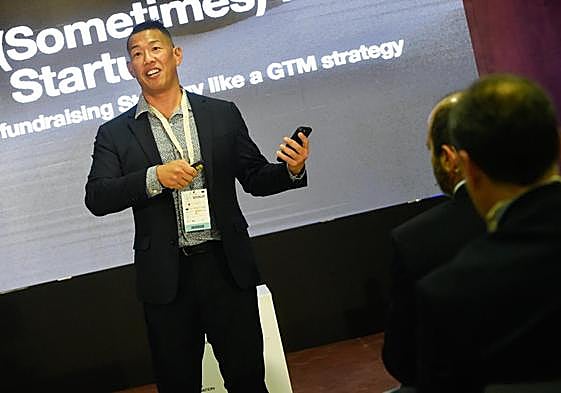 Ponencia de Joseph Liu, miembro de tres redes de inversores.